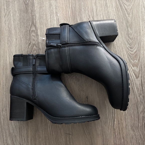 Torrid Side Buckle Heeled Bootie NWT Size 10w - Picture 5 of 5